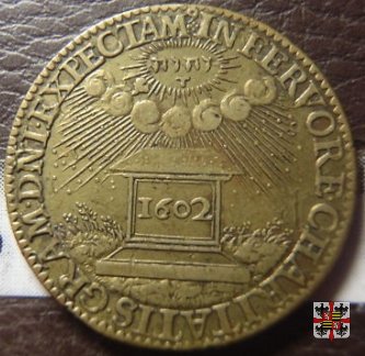 Gettone con l'altare sormontato da nubi e pioggia 1602