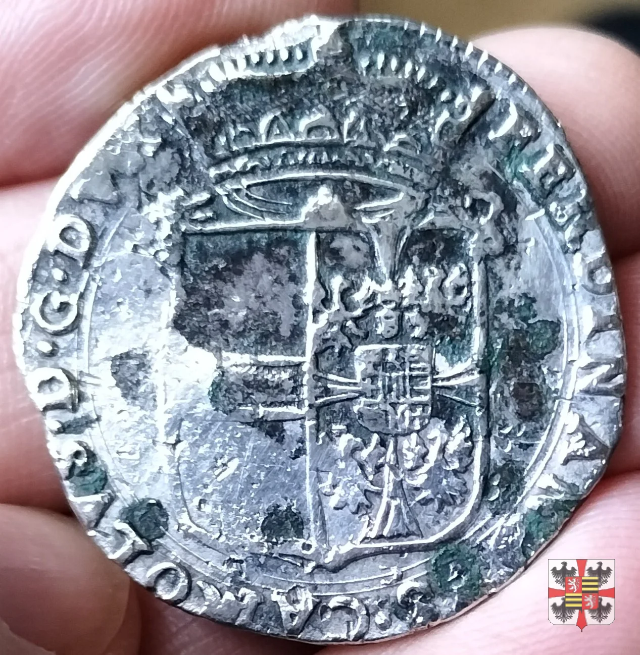 Mezzo scudo con la croce trilobata 1675 (Mantova)