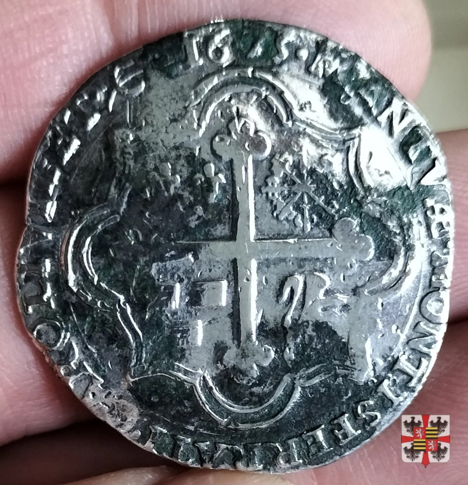 Mezzo scudo con la croce trilobata 1675 (Mantova)